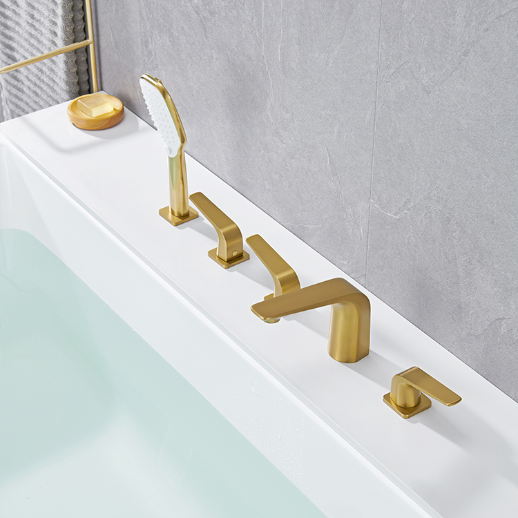 Juego de mezclador de grifo de ducha de bañera de baño de tres manijas montado en cubierta de 5 agujeros de oro cepillado de nuevo diseño