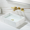 Moderno Titanio Dorado Latón Doble manija 3 agujeros Montado en la pared Grifo mezclador de lavabo oculto Grifo de lavabo de baño