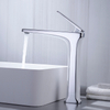 Grifo de agua para lavabo de baño de cuerpo alto de latón blanco y cromo de una sola palanca moderno